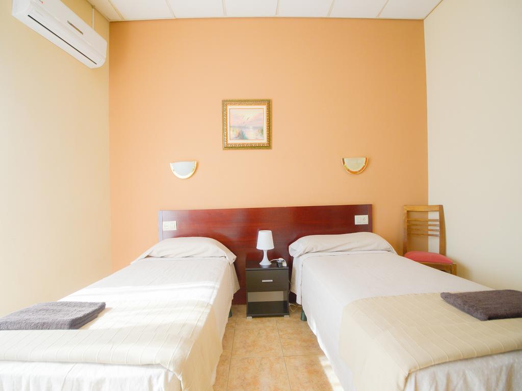 Hostal Torremirona 萨尔特 外观 照片